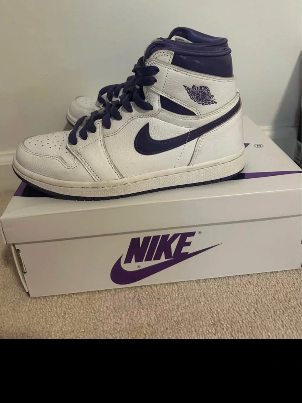Air Jordan 1 High OG White/Court Purple Size 7 - Picture 2 of 6